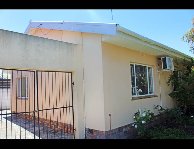 3 BEDROOM HOUSE FOR SALE IN STRAND CENTRAL